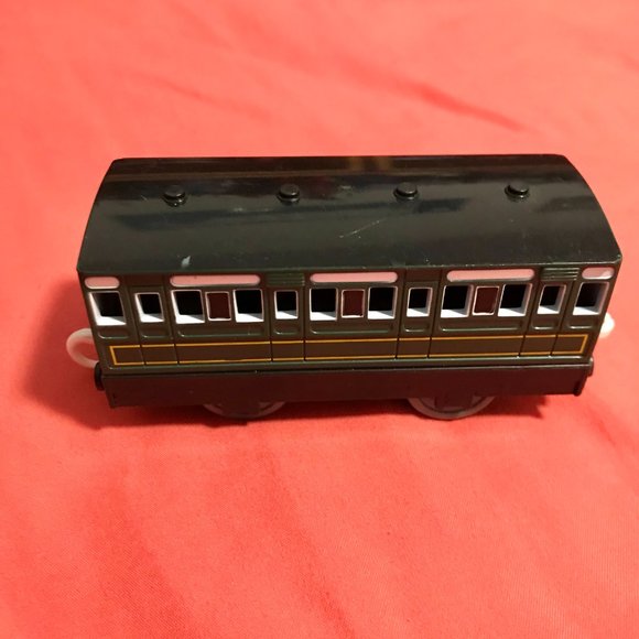 Thomas & Friends Passenger Coaches - 7 in total - Picture 6 of 15